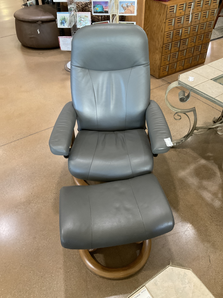 Chair w ottoman