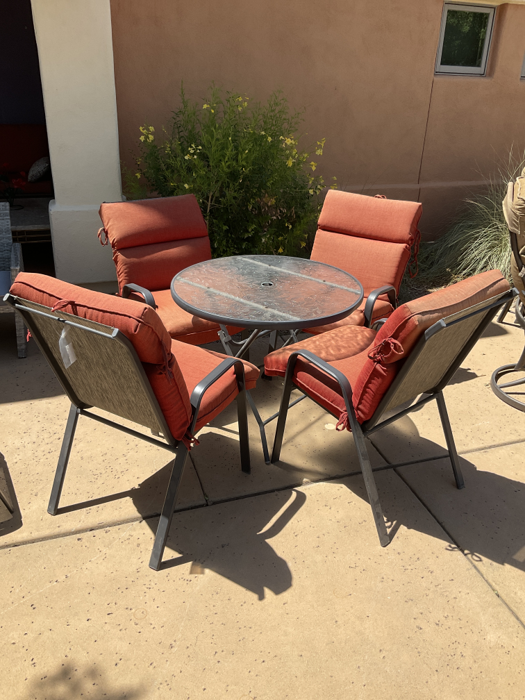 Table w Chairs