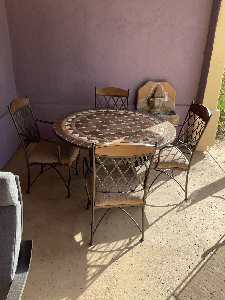 Table w Chairs