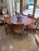 Table w Chairs