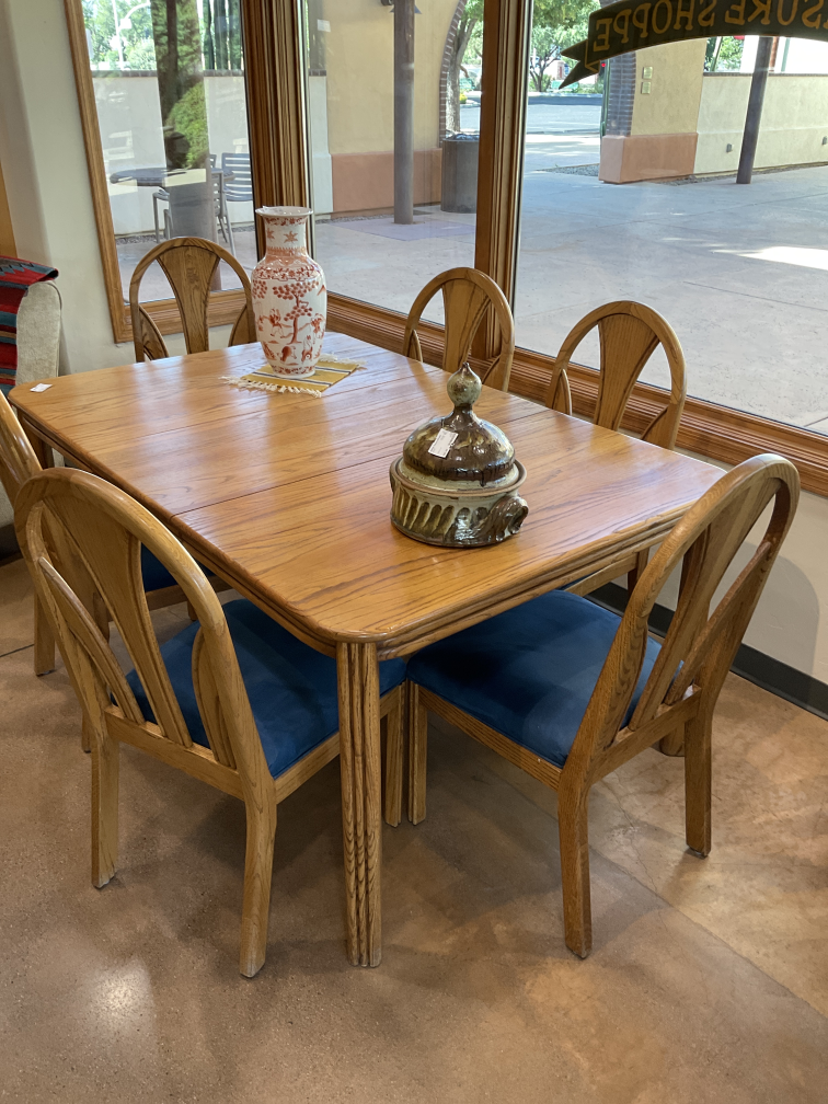 Table w Chairs