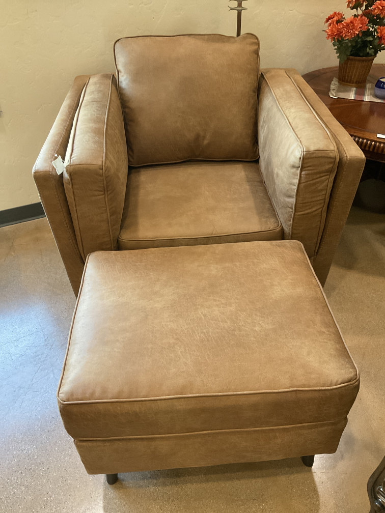 Chair w ottoman
