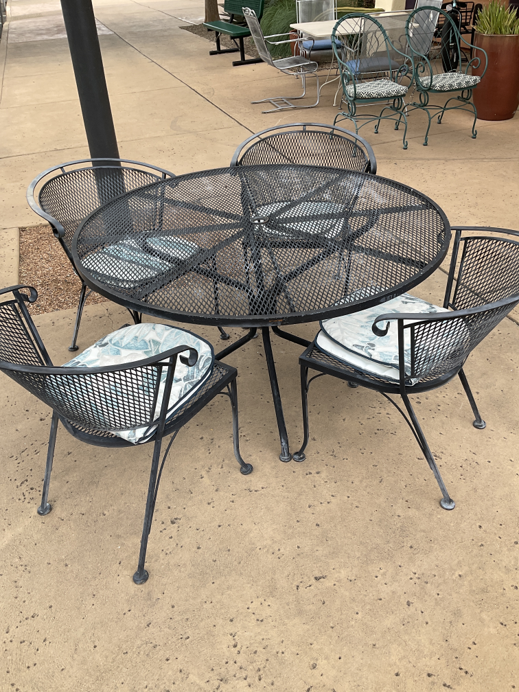Table w Chairs