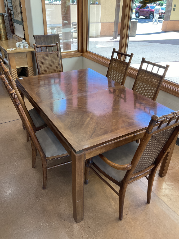 Table w Chairs