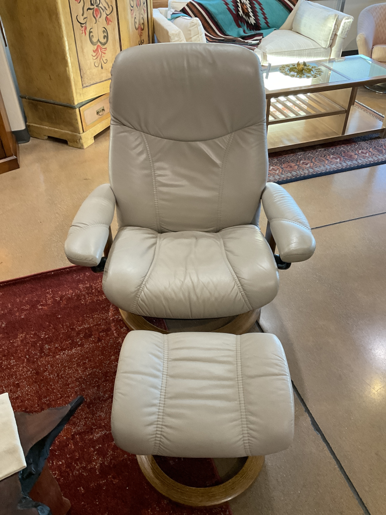 Chair w ottoman