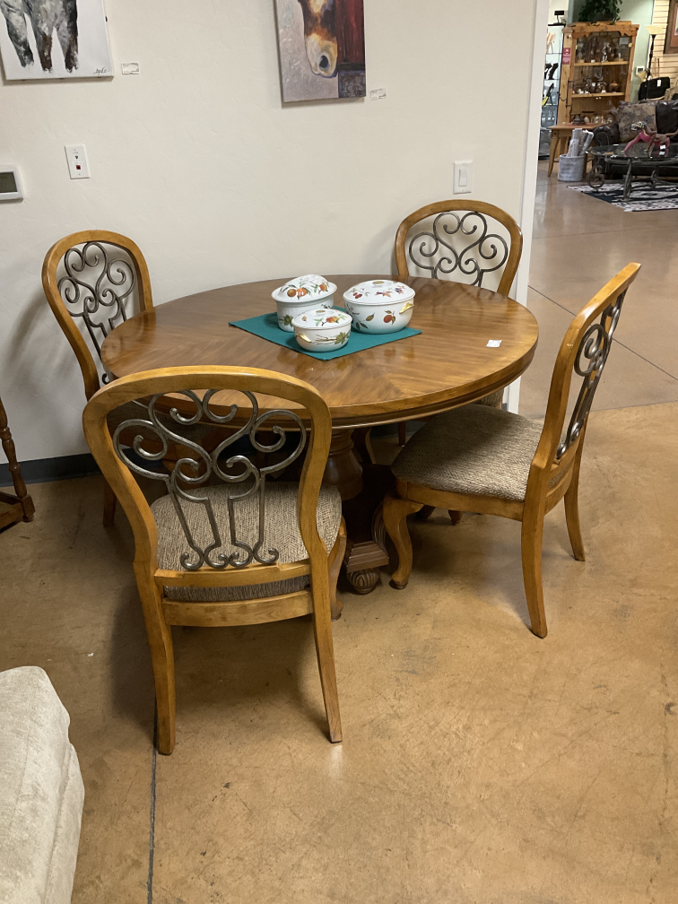Table w Chairs